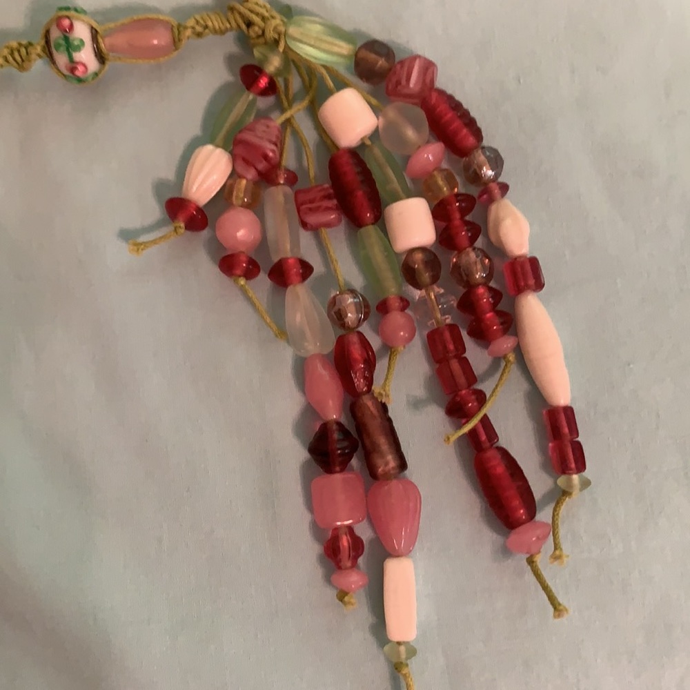 Beautiful macrame necklace - Picture 3 of 3